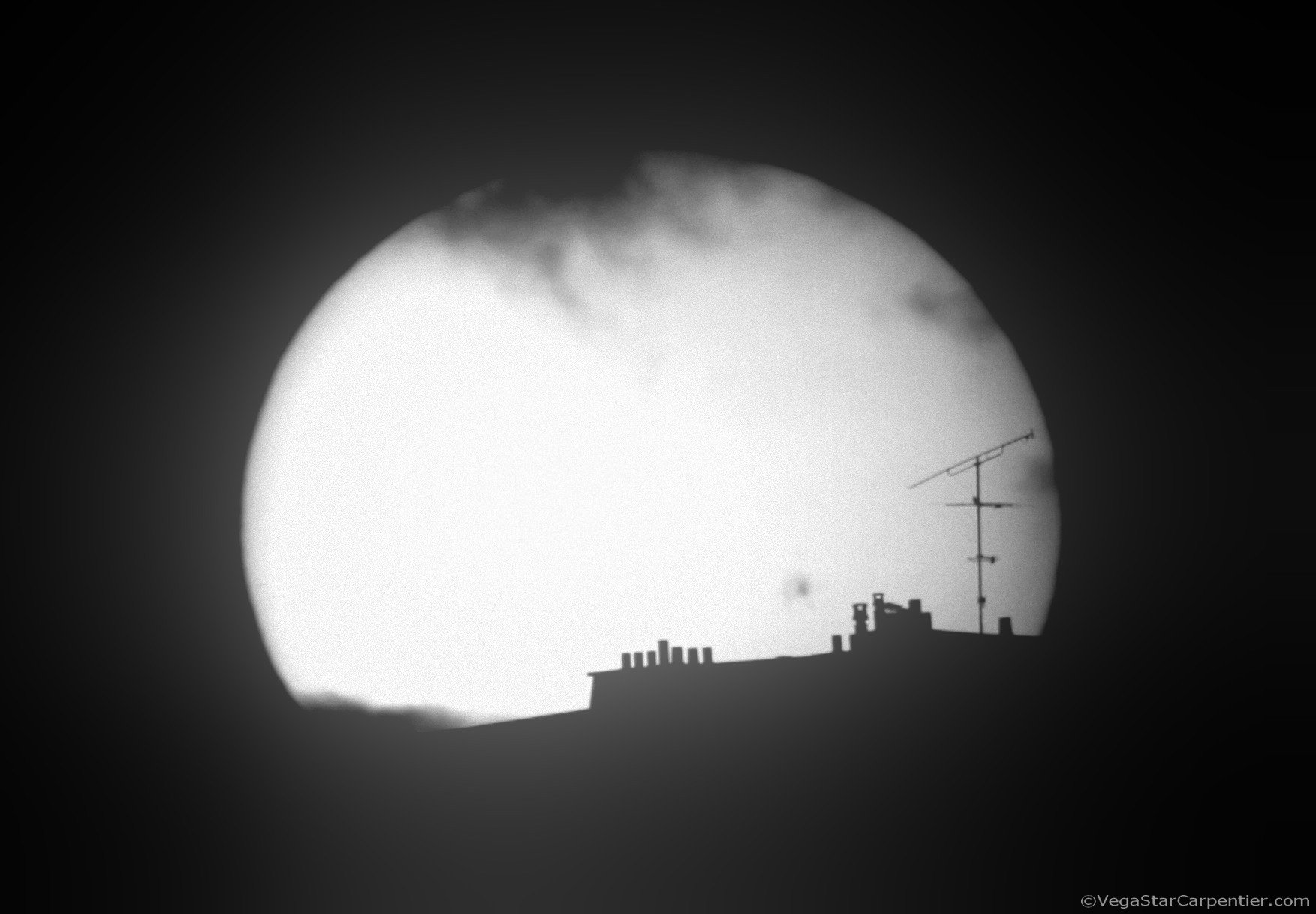 'Monster Sunspot' Looms Over Paris in Skywatcher Photo